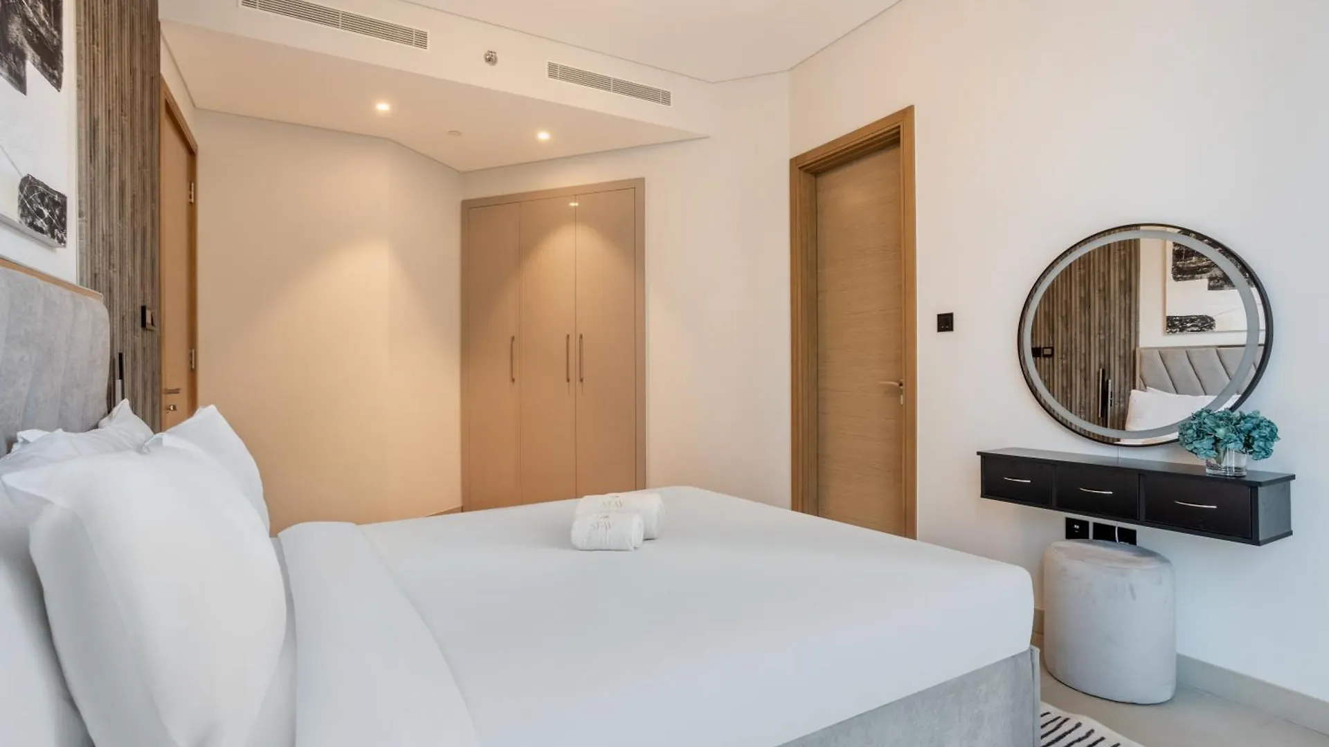 Stay By Latinem Luxury 2Br Holiday Home W205 Near Burj Khalifa Dubai